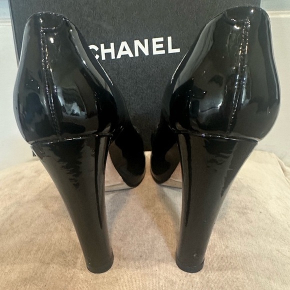 Authentic CHANEL Cap Toe Patent Leather Pumps |Retail $850 - Picture 5 of 9